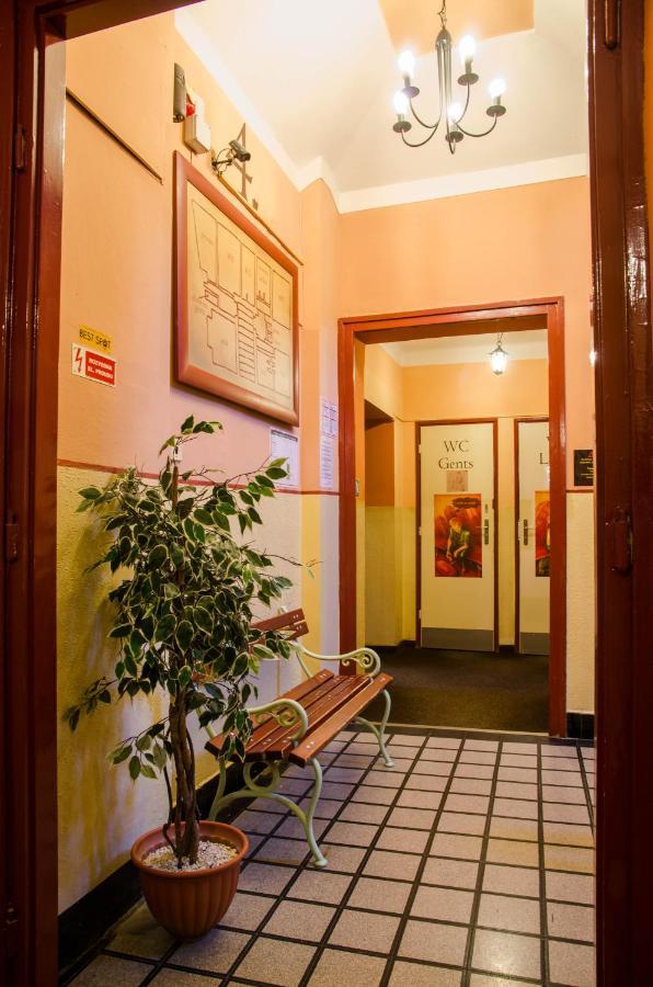 Best Spot Hostel Prag Exteriör bild
