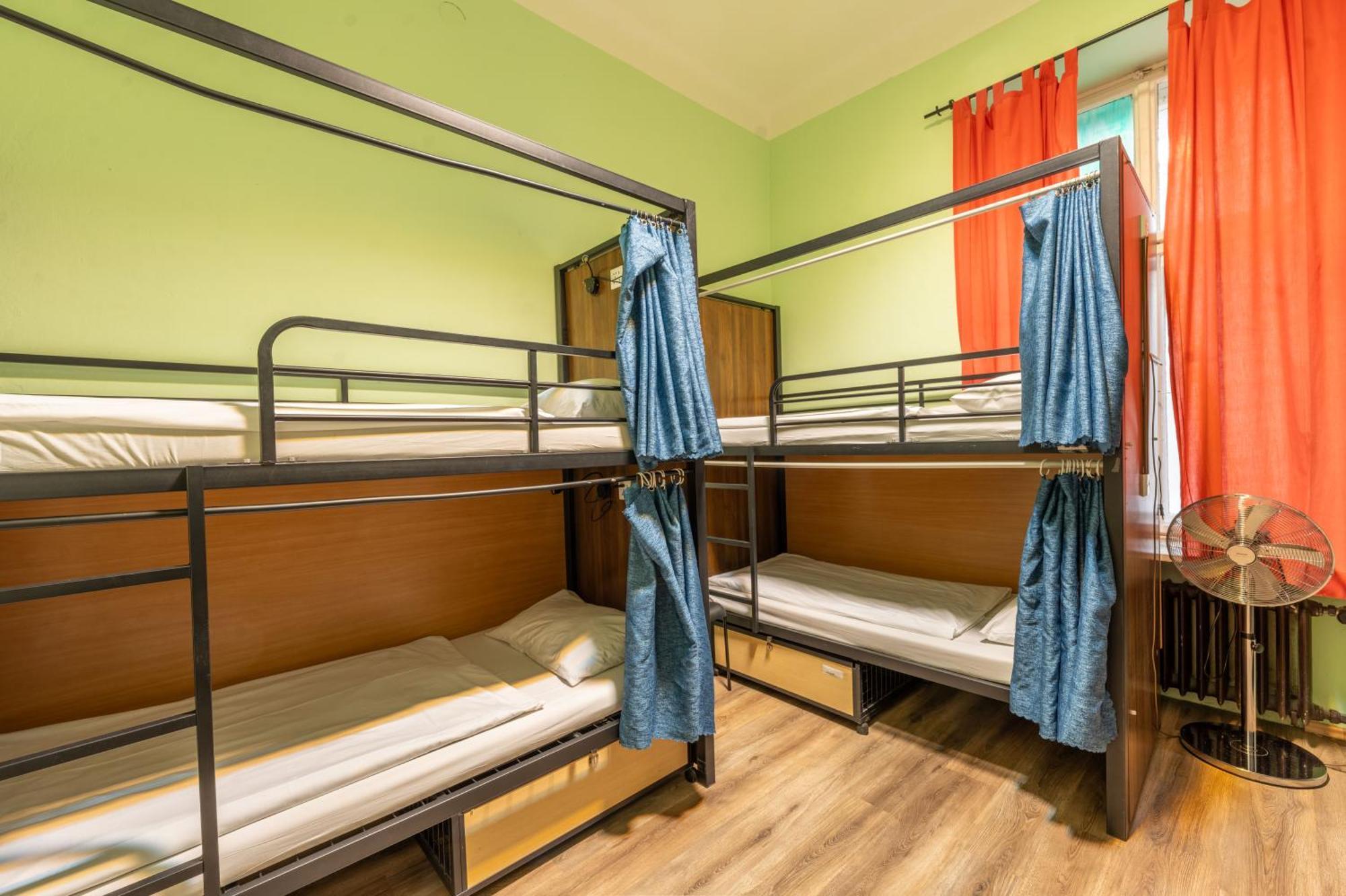 Best Spot Hostel Prag Exteriör bild