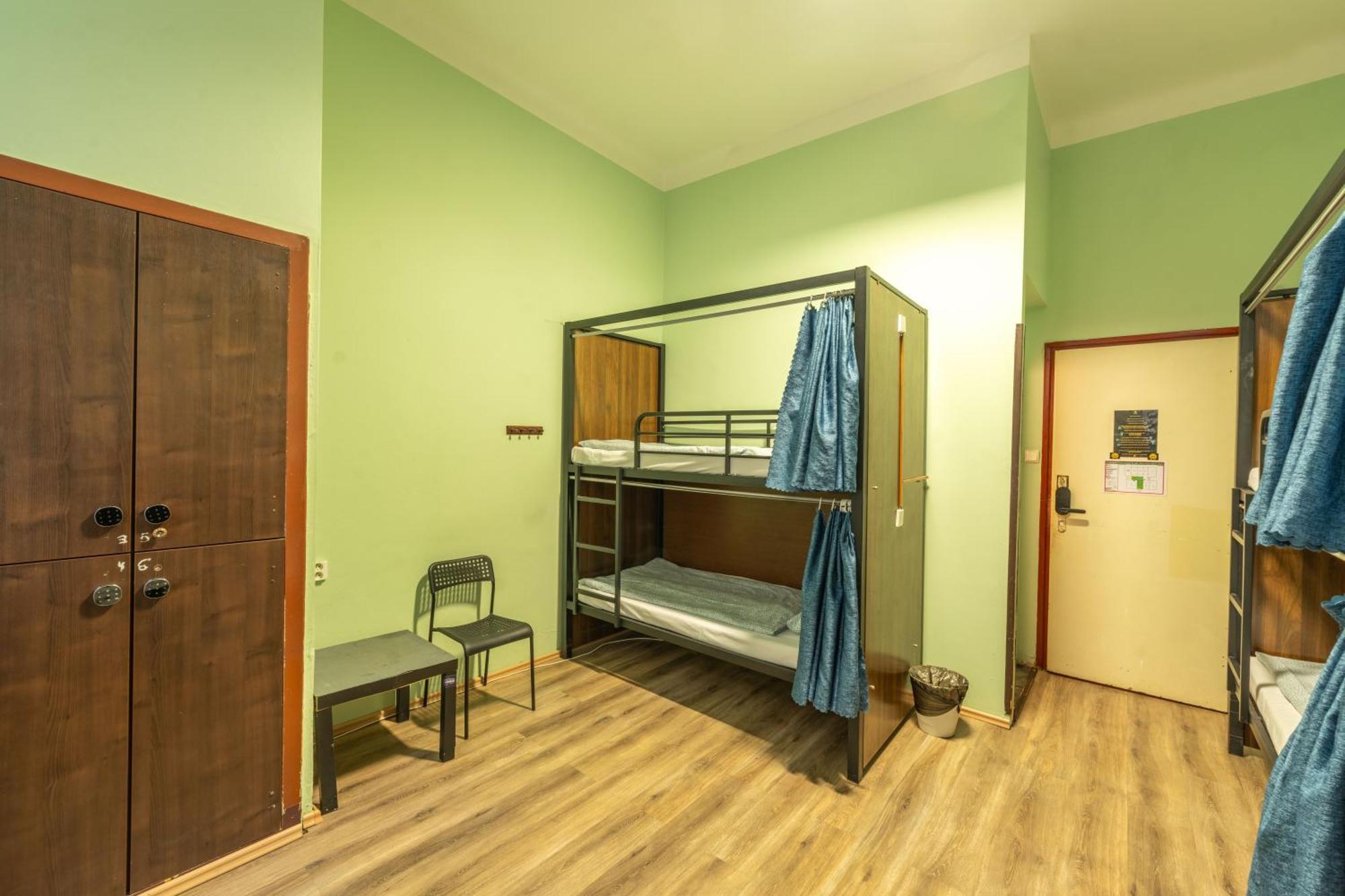 Best Spot Hostel Prag Exteriör bild